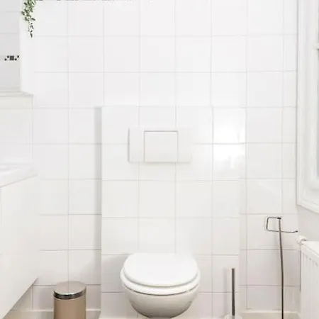 Very Spacious Close To Akh Apartment Vienna