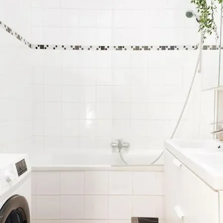 Apartment Very Spacious Close To Akh *