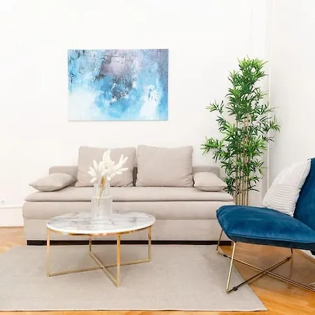 Apartment Very Spacious Close To Akh Vienna
