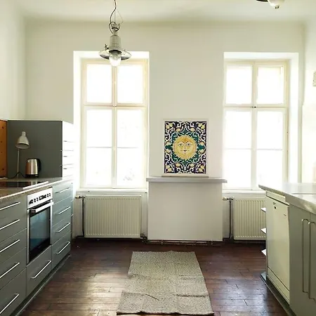 Big Garden Apartment, 10 Minutes To U4 And U6 *
