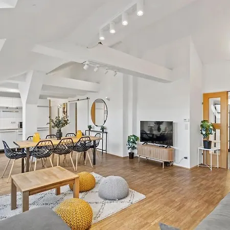 Spacious Next To Shopping Mall Apartment Vienna