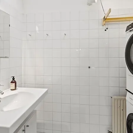 Spacious Next To Shopping Mall Apartment Vienna
