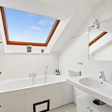 Spacious Next To Shopping Mall Apartment