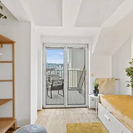 Apartment Spacious Next To Shopping Mall