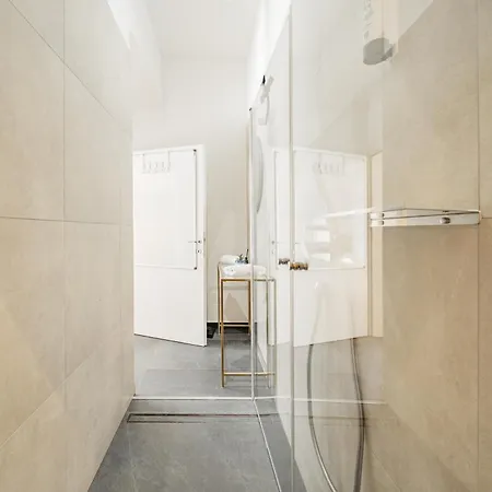 Classy Premium Studio With Free Parking Apartment