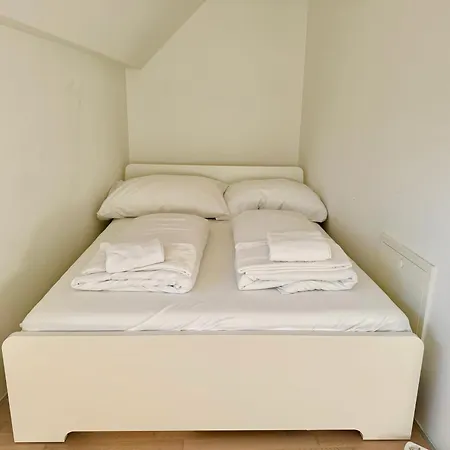 Premium 4 Bedroom Penthouse - Free Parking *