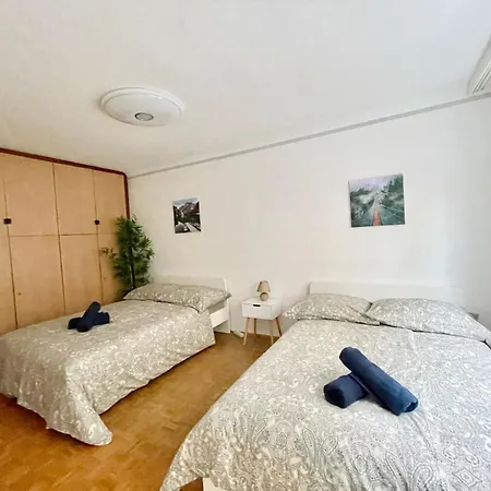 Spacious Flat Near Akh And Metro *