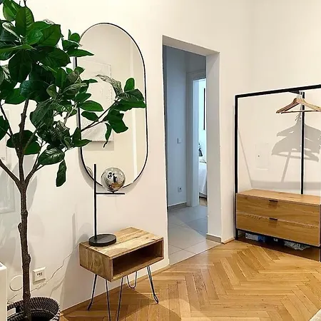 Close To Metro, 10 Minutes To Mariahilferstrasse Apartment