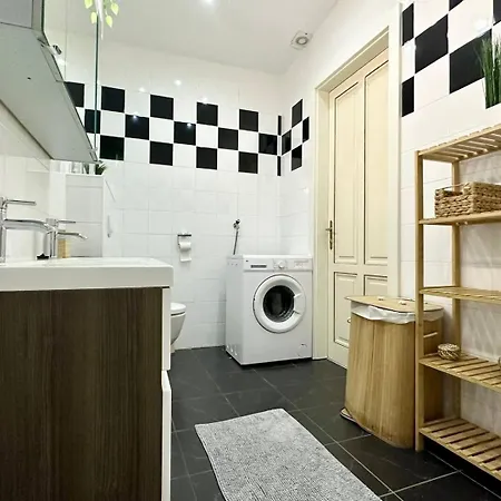 Designer Apartments, 2 Min To U1 Reumannplatz Apartment *