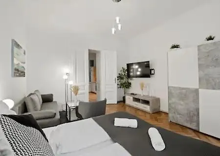 Apartment, Central, 2 Min To U1 Keplerplatz Apartment *