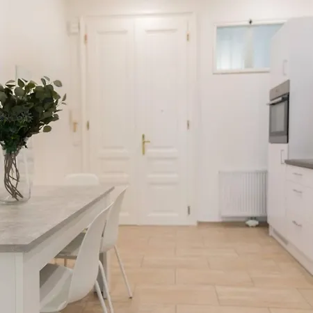 Apartment, Central, 2 Min To U1 Keplerplatz Vienna