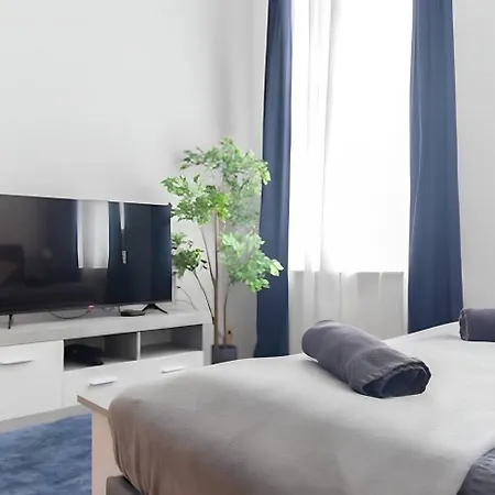 Apartment, Central, 2 Min To U1 Keplerplatz Apartment *