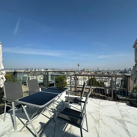 Panorama Apartment *