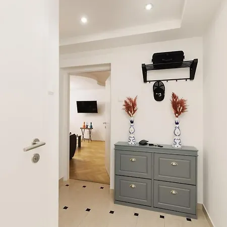 Apartment Exclusive 2-bedroom Loft With Scenic Rooftop Views