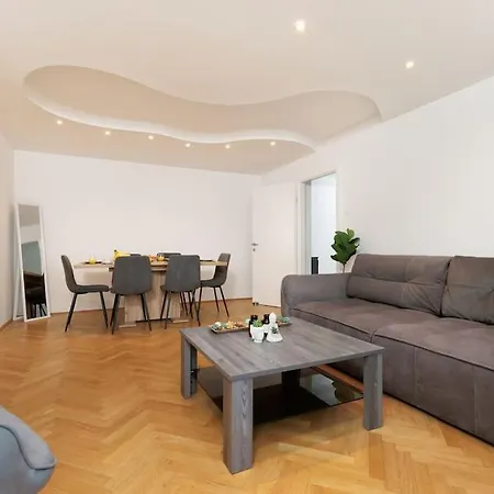 Exclusive 2-bedroom Loft With Scenic Rooftop Views Apartment Vienna