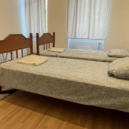 Fuer 4 Personen In 1180 Apartment *