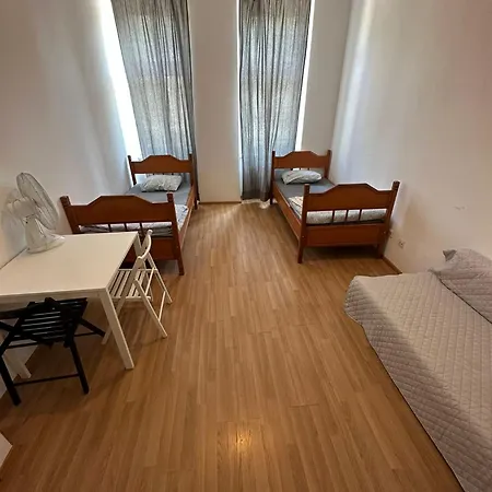Apartment Fuer 4 Personen In 1180 *