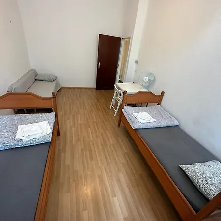 Apartment Fuer 4 Personen In 1180