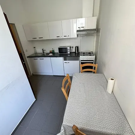 Fuer 4 Personen In 1180 Apartment *