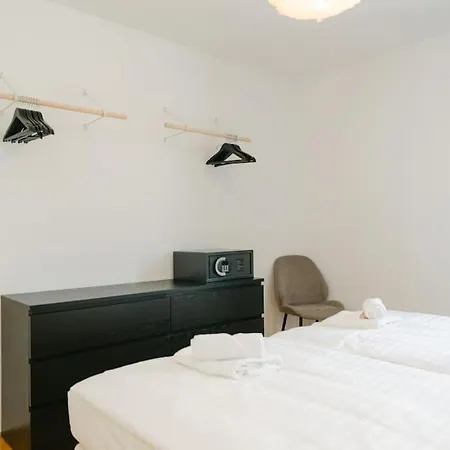 Hip Perfect For 4 Or 6, Great District, Metro Apartmán *