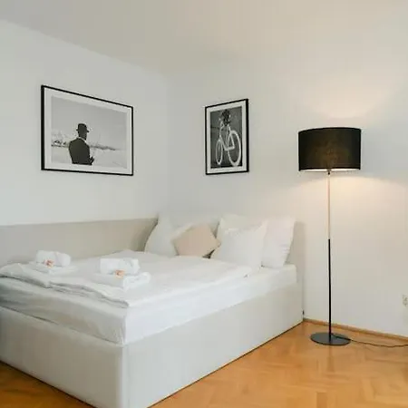 Hip Perfect For 4 Or 6, Great District, Metro *