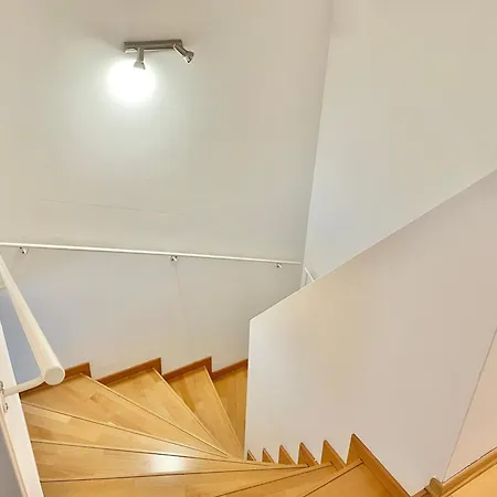 Apartment Spacious 90m2 Maisonette With Free Parking