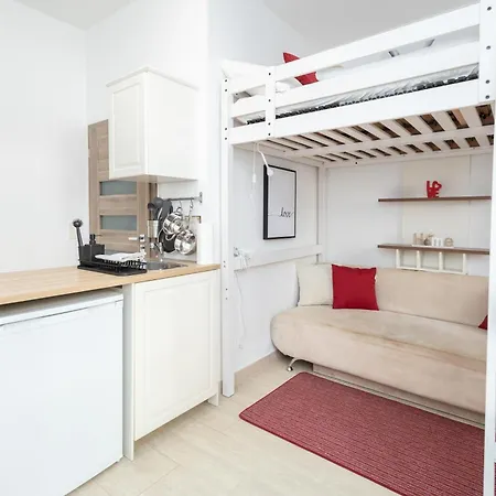 Apartment Market Retreat Near Hbh