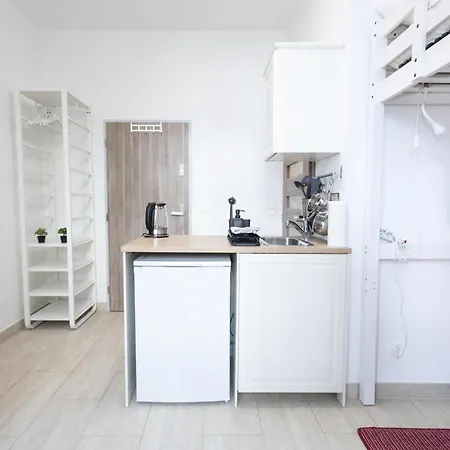 Apartment Market Retreat Near Hbh *