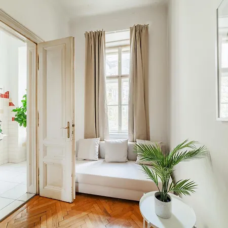 Mit 9 Schlafplaetze Vienna