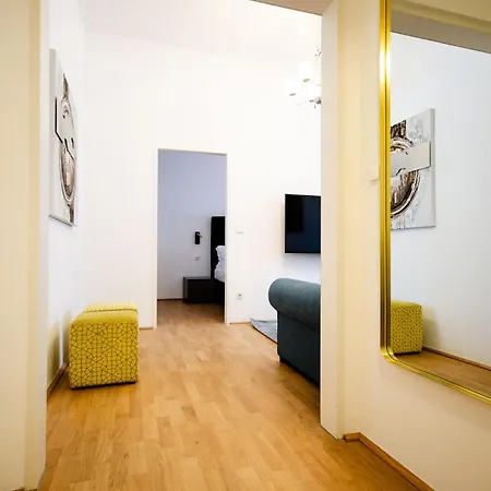 Apartment Charming Historical Near Centre
