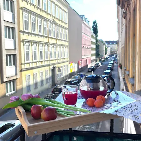 Big And Comfortable Mariahilfer Apartament Wiedeń