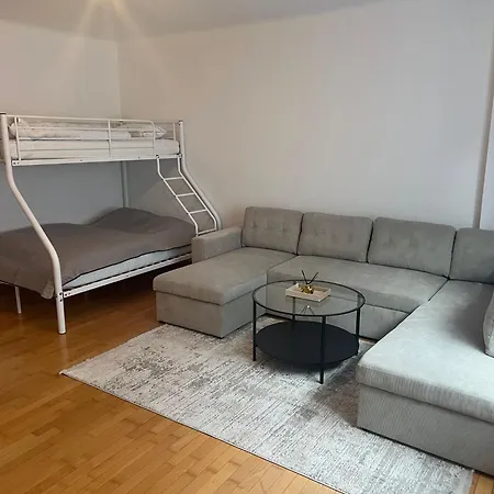 Apartment Cozy 2-bedroom Retreat Near Subway And Center