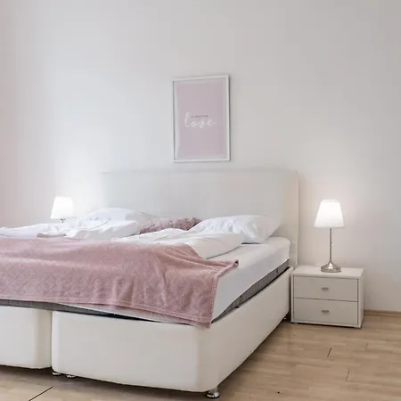 Comfy In Shared For Longstays Near Matzleinsdorfer Station Apartment