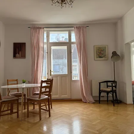 Cozy Near Schoenbrunn 17
