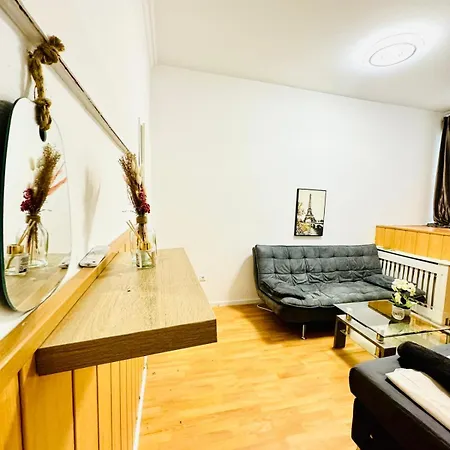 Comfy In A Shared Apt, 8min To Rathausplatz Apartment *