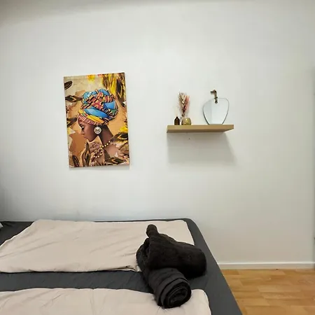 Apartment Comfy In A Shared Apt, 8min To Rathausplatz