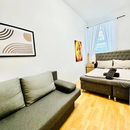 Comfy In A Shared Apt, 8min To Rathausplatz Apartment *