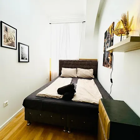 Apartment Comfy In A Shared Apt, 8min To Rathausplatz