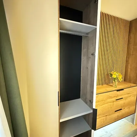Apartment 4 - - Center *