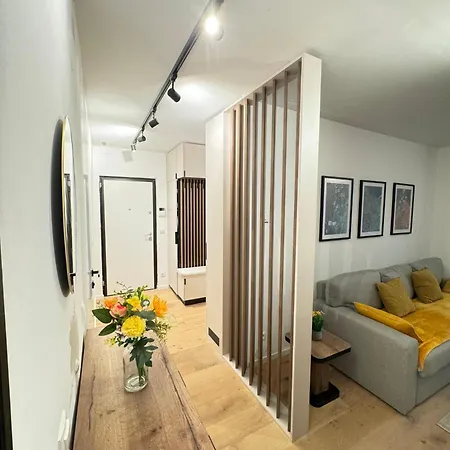 4 - - Center Apartment *