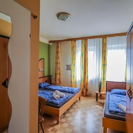 Affordable Central Rooms, 10-min To Lugner City *