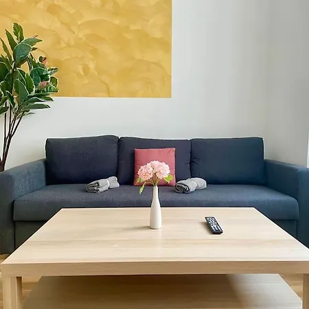 60 M2 Sunny - Free Parking Apartment *