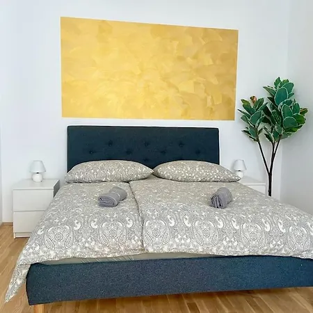60 M2 Sunny - Free Parking Apartment *