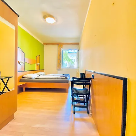 Affordable Central Rooms, 10-min To Lugner City