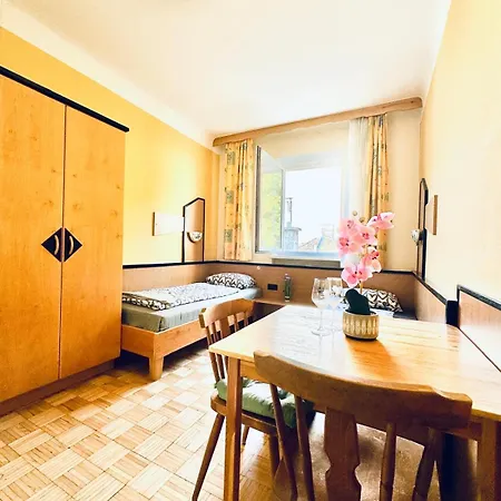 Apartmán Affordable Central Rooms, 10-min To Lugner City Vídeň