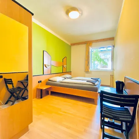 Apartmán Affordable Central Rooms, 10-min To Lugner City Vídeň