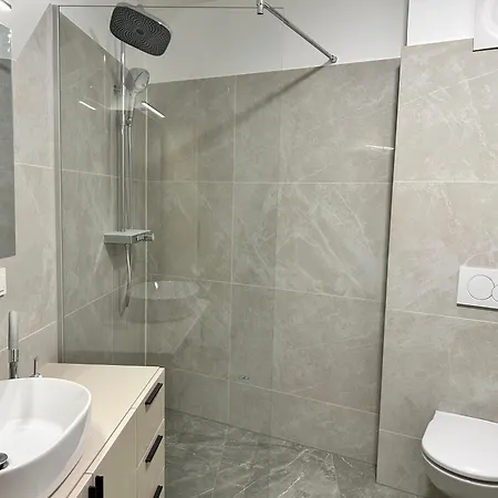 Asp Modern With Balcony & Free Parking *