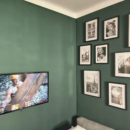 Metro-station To Opera 1 Min Away Apartment