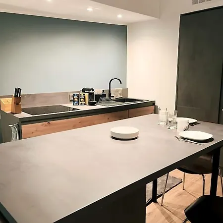 Helle Erdgeschosswohnung, Nahe Zentrum Und Schoenbrunn * Vienna
