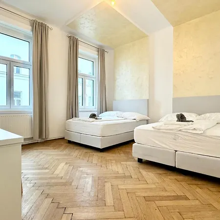 Luxury At Famous Kutschkermarkt Apartment